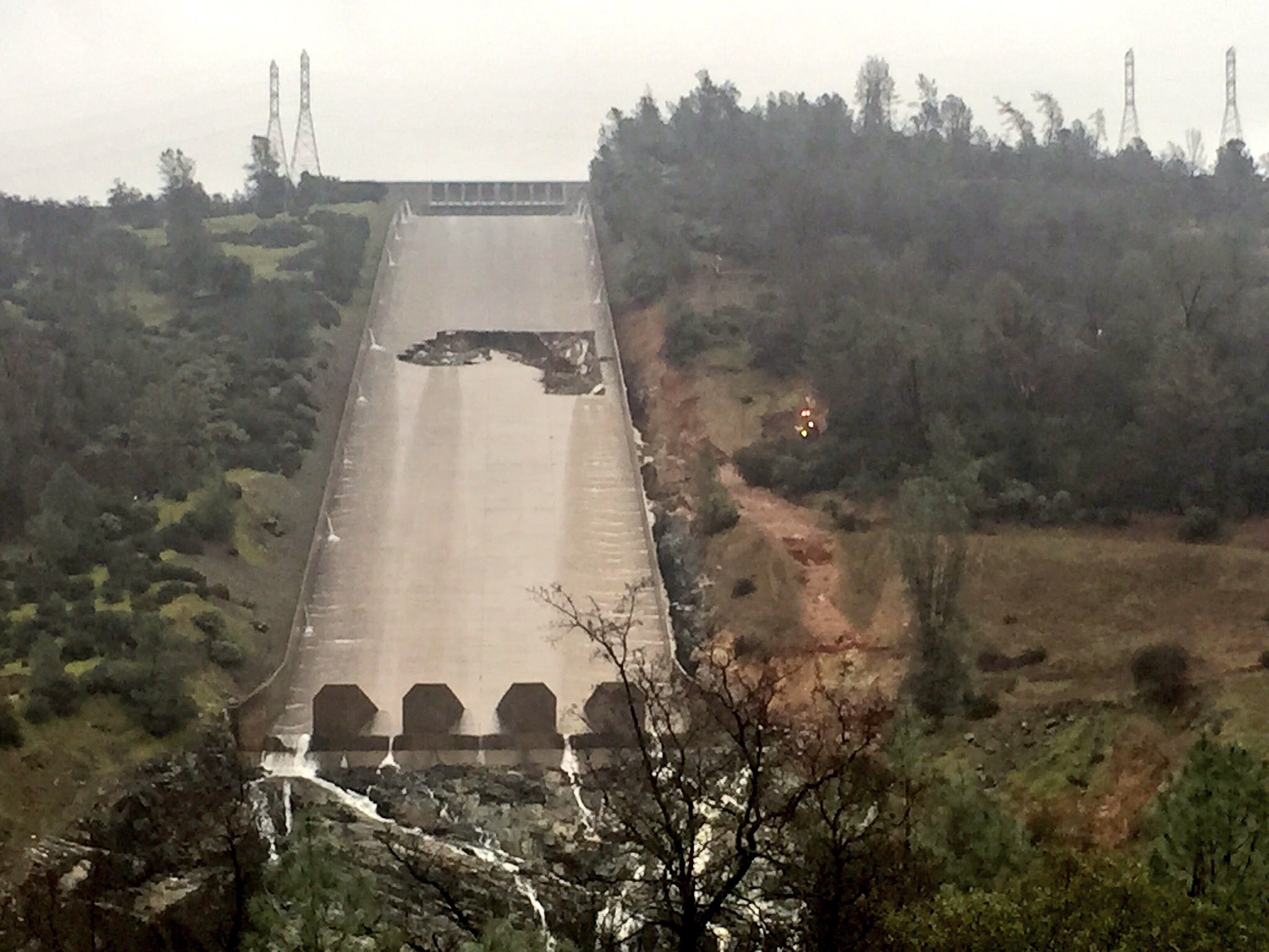 oroville-dam-spillway.jpg